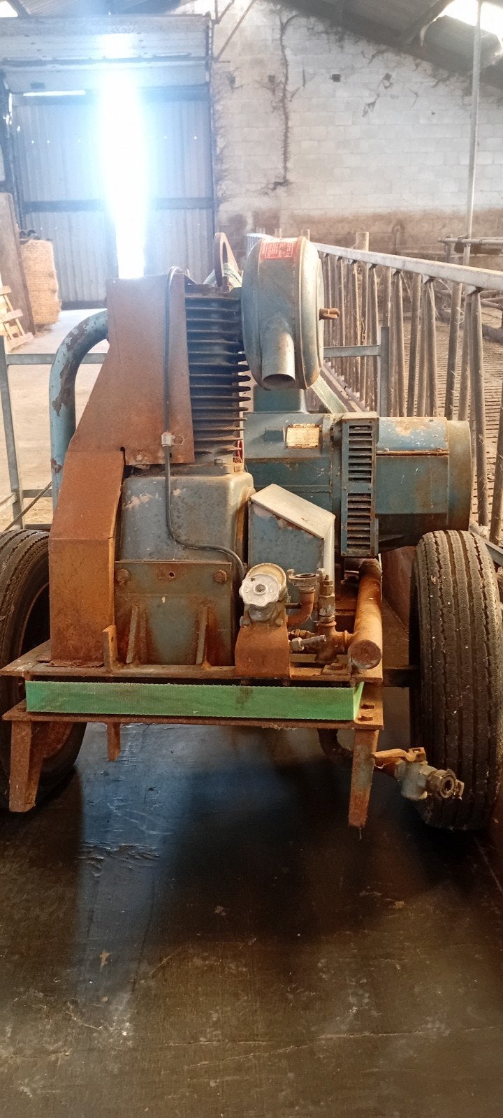 Mobiele zandstraalmachine met compressor en toebehoren, Gebruikt, 6 tot 10 bar, 25 tot 100 liter, Mobiel