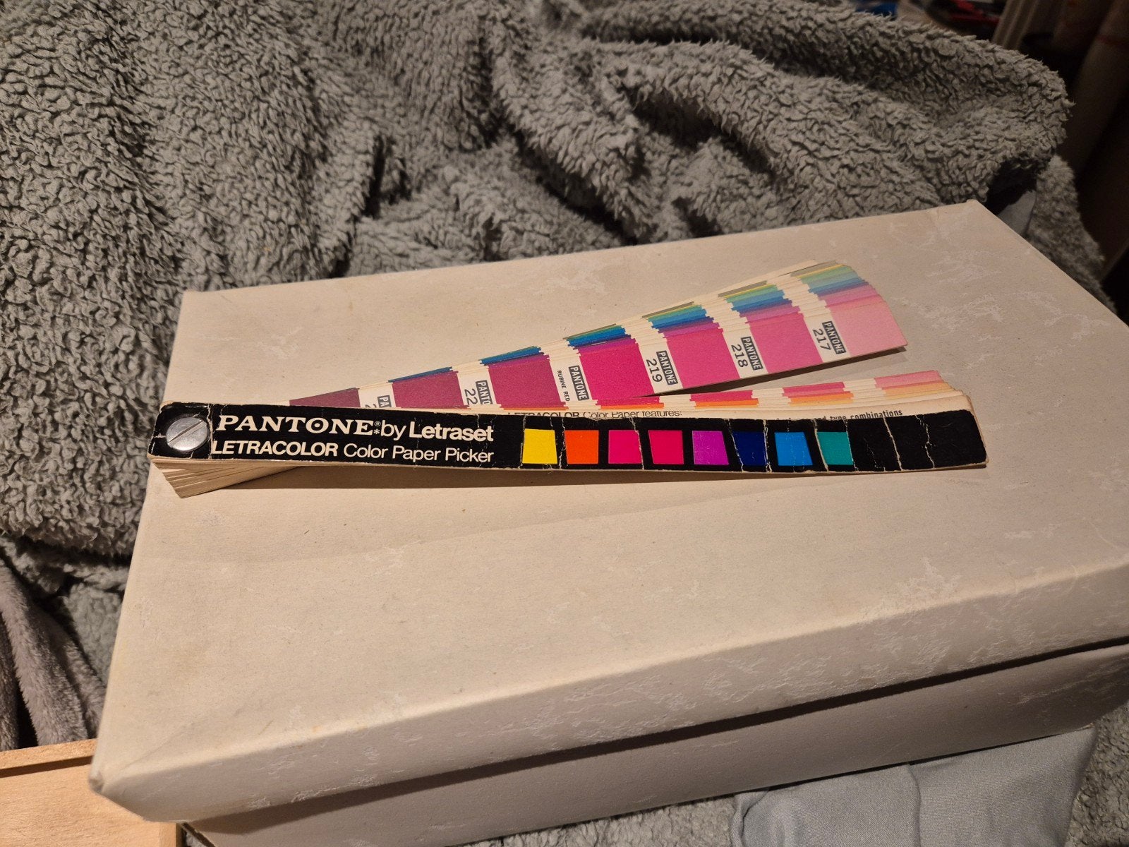 Pantone Letraset Color Paper Picker, Gebruikt, Overige thema's, Meerkleurig, Ophalen of Verzenden