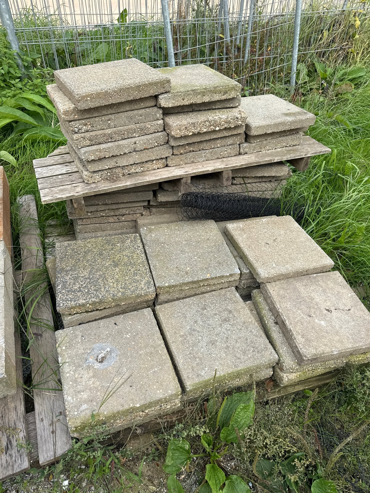 Ruim 50m2 stoeptegels gratis af te halen, Ophalen, Gebruikt, 10 m² of meer, Beton