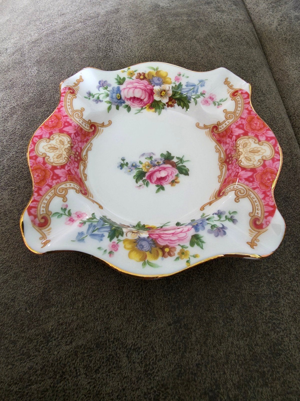 Royal Albert Lady Carlyle Bonbonschaaltje Bone China, Antiek en Kunst, Antiek | Servies los, Ophalen of Verzenden