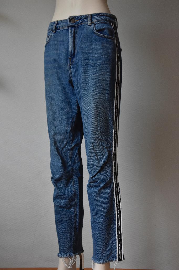 Spijkerbroek met detail - Pieces, Blauw, Ophalen of Verzenden, Zo goed als nieuw, W30 - W32 (confectie 38/40)