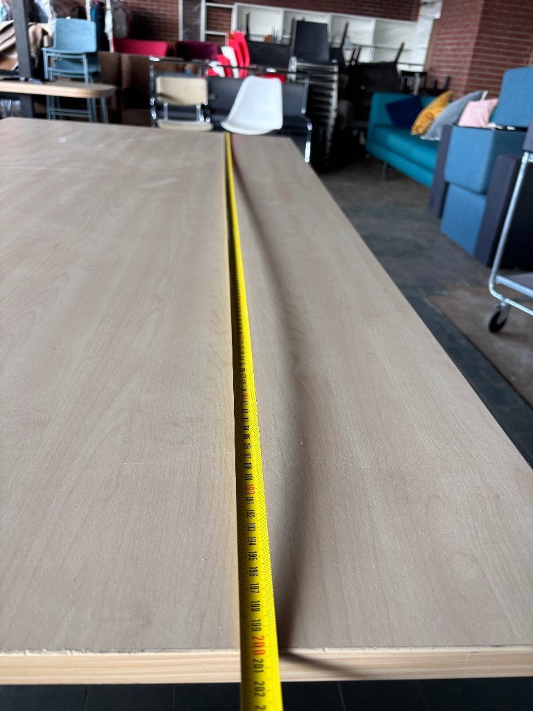 BUREAU MET LICHT HOUTEN BLAD EN ZWART ONDERSTEL, Overige typen, Gebruikt, 100 cm, In hoogte verstelbaar