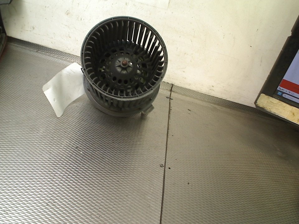 Kachel Ventilatormotor Renault Clio IV (5R) 2013 T1029527H, Gebruikt, Renault Deutschland AG, Dialog.deutschland@renault.de, Peter-Huppertz-Straße 5, Köln 51063, , Duitsland