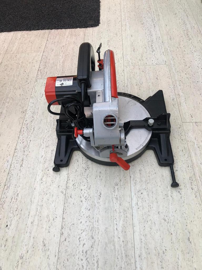 Afkortzaag, Ophalen, 600 tot 1200 watt, Zo goed als nieuw, Afkortzaag