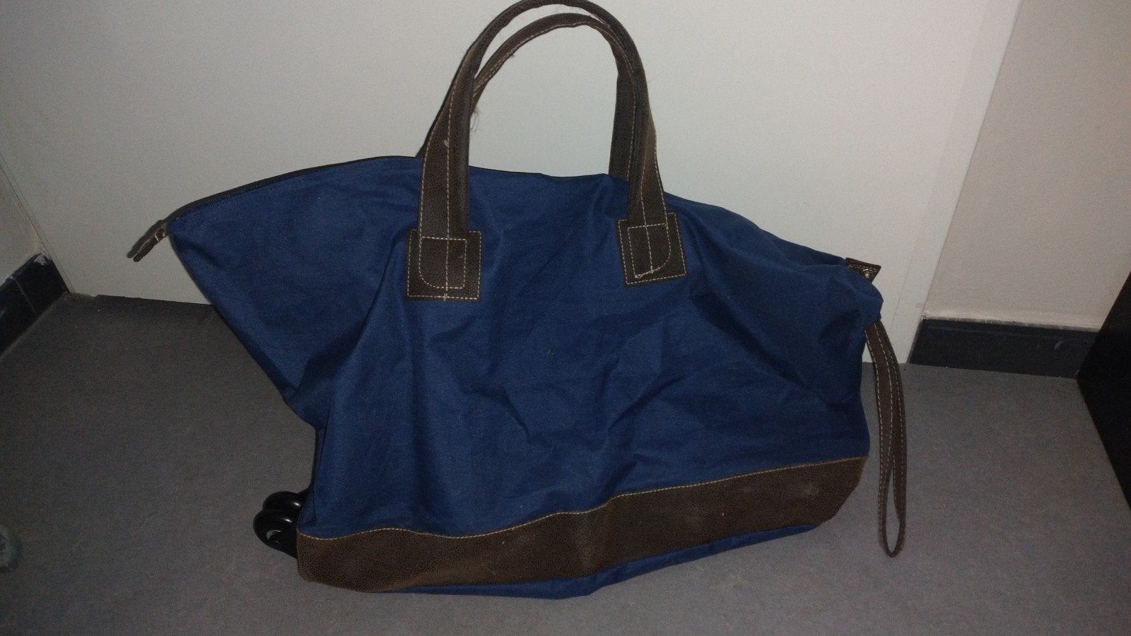 Mooie tas met wieltjes, als nieuw, Sieraden, Tassen en Uiterlijk, Tassen | Reistassen en Weekendtassen, 30 cm of meer, Zo goed als nieuw