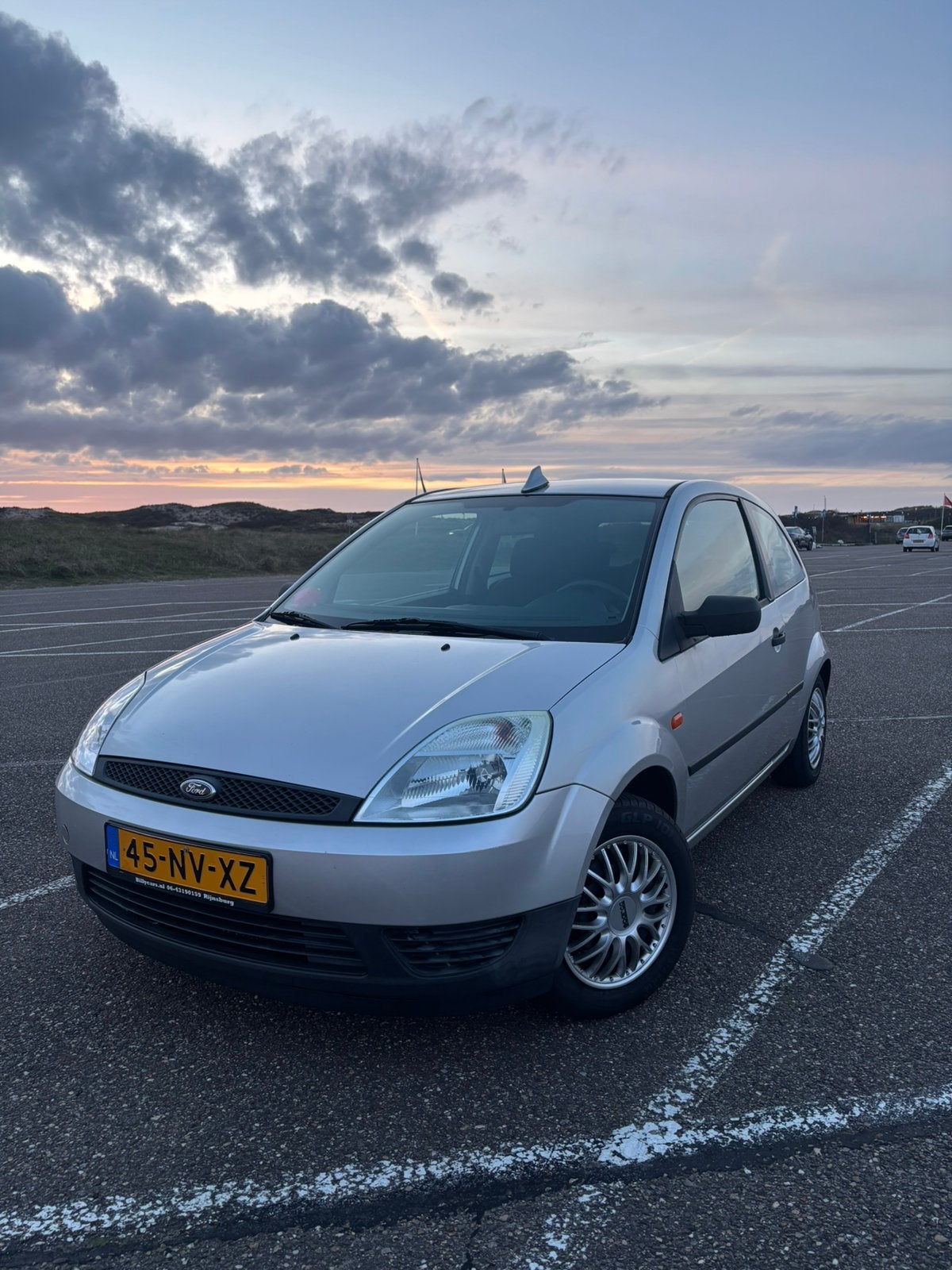 Ford Fiësta 1.25 16V 3DR 2004 Grijs €600 MOET WEG, Voorwielaandrijving, 1242 cc, 4 cilinders, 995 kg