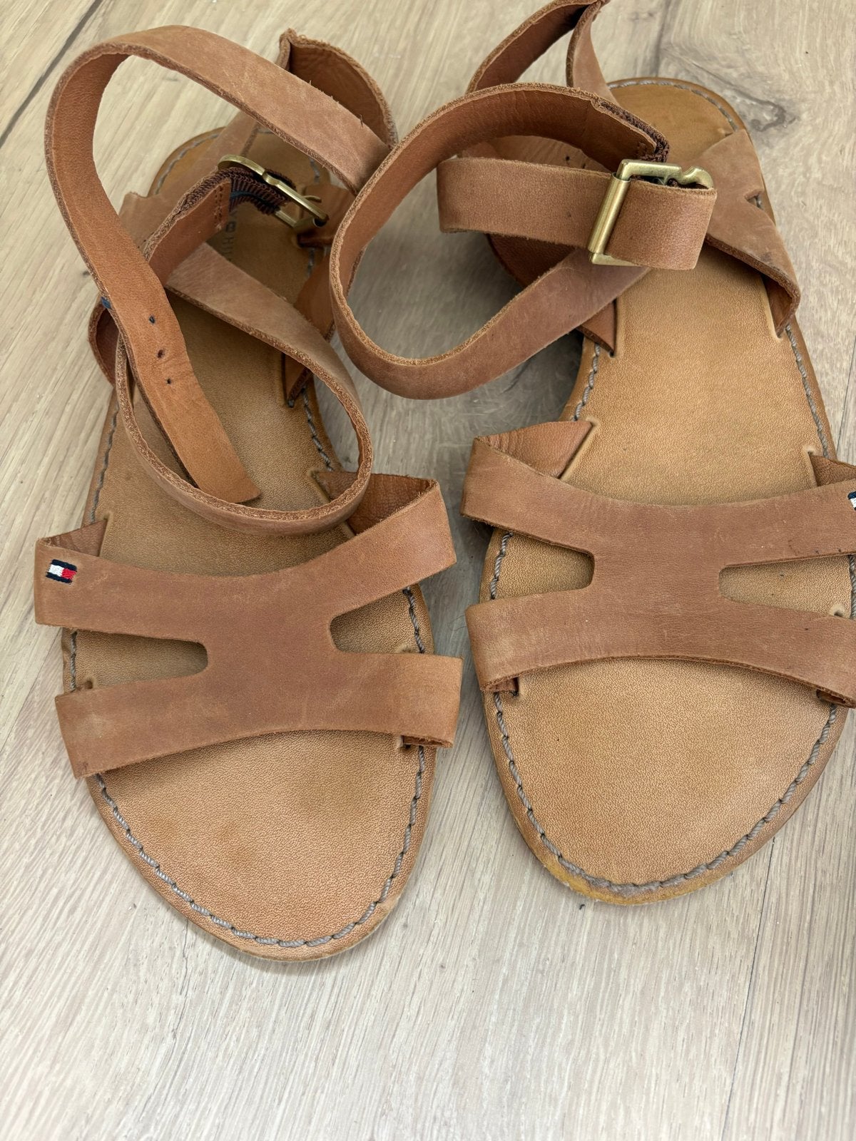 Tommy Hilfiger leren sandalen maat 39, Ophalen of Verzenden, Zo goed als nieuw, Bruin, Sandalen of Muiltjes