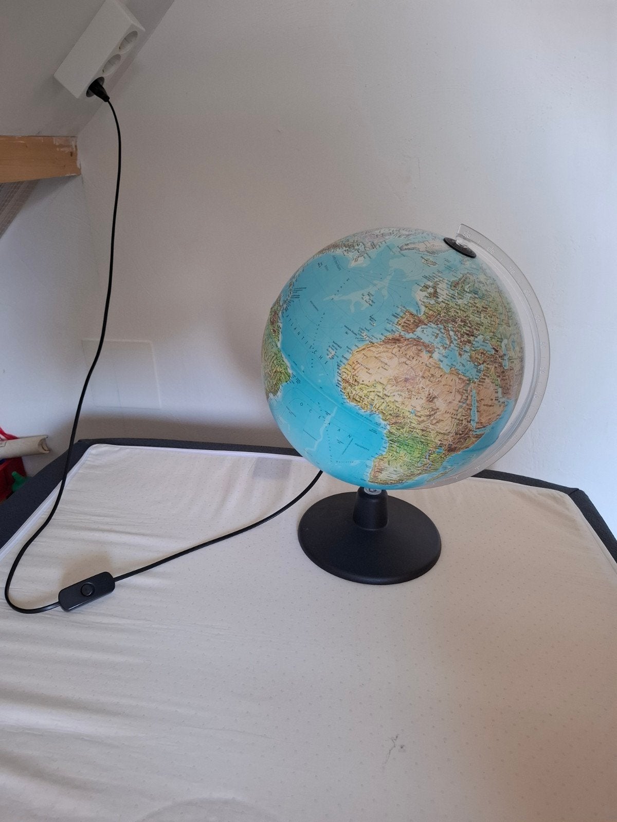 Verlichte Wereldbol - Educatief en Decoratief, Ophalen, Kunststof, Educatief, Zo goed als nieuw