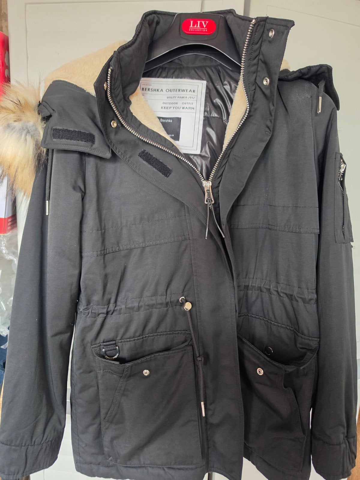 Bershka Zwarte Parka met Bontkraag - Maat M, Maat 38/40 (M), Zwart, Zo goed als nieuw, Bershka