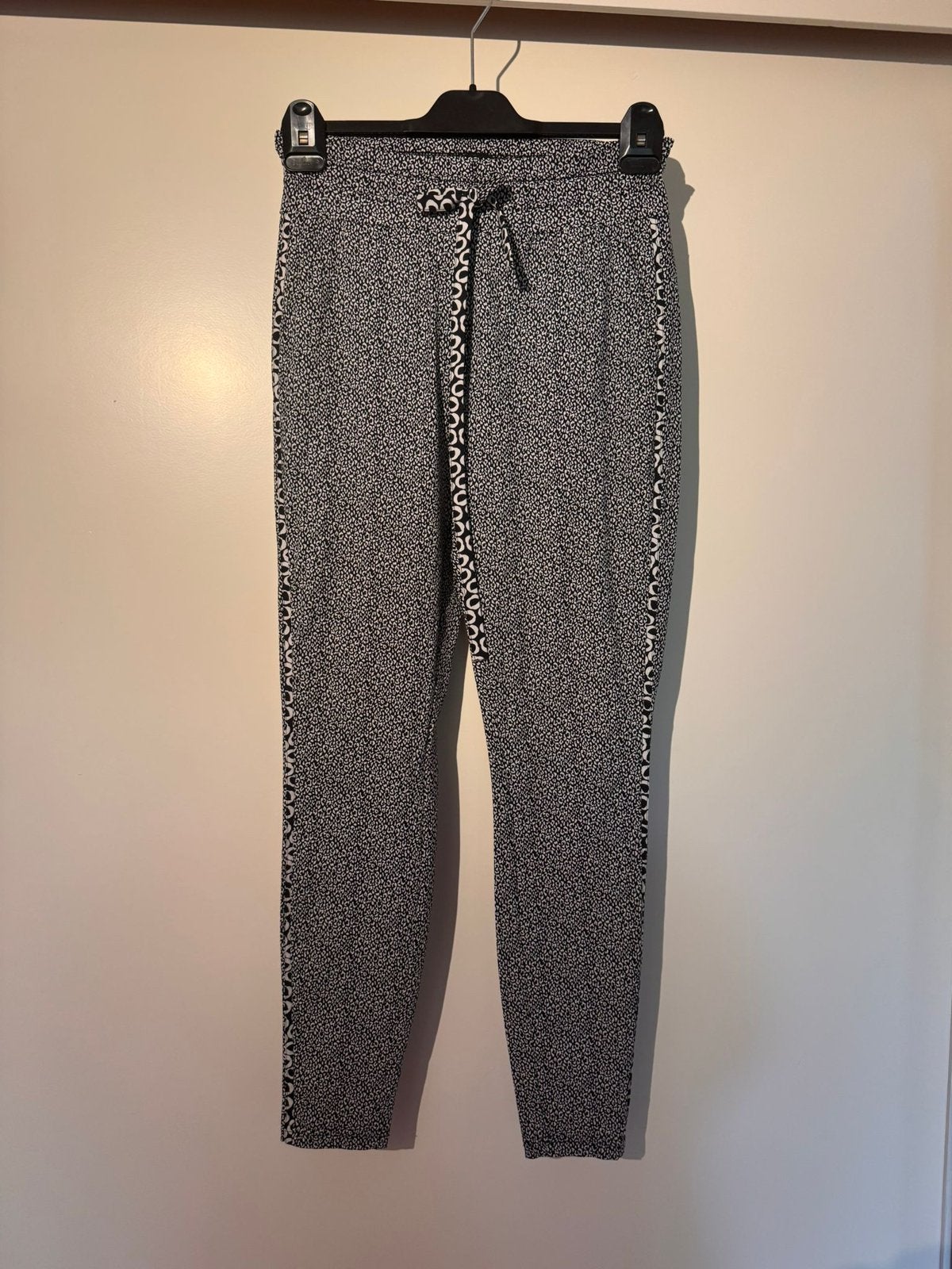 Zwart/witte travelstof studio anneloes broek maat XS €10,00, Zwart, Ophalen of Verzenden, Zo goed als nieuw, Maat 36 (S)