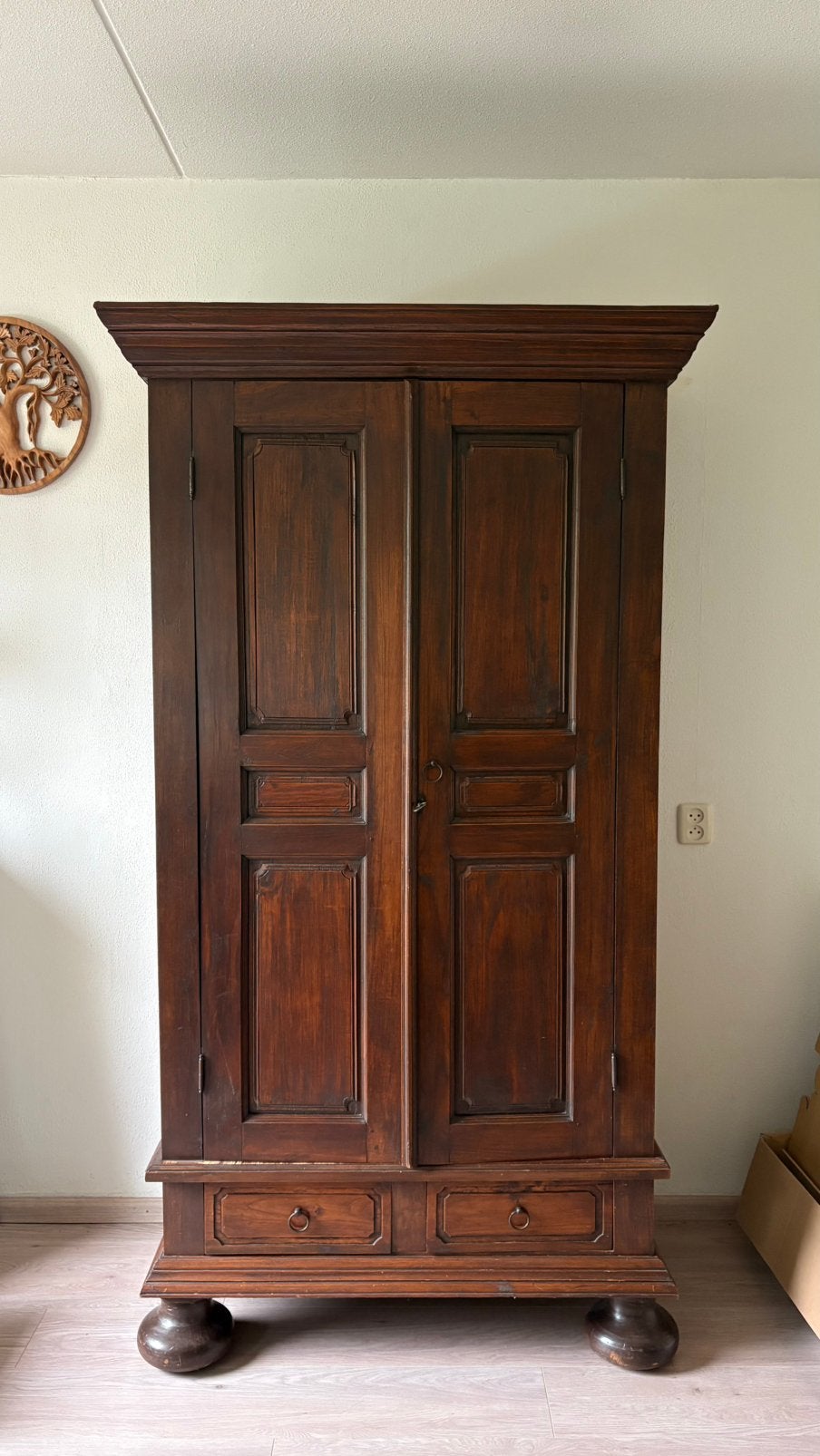 Koloniale massief houten kast, Antiek en Kunst, Ophalen