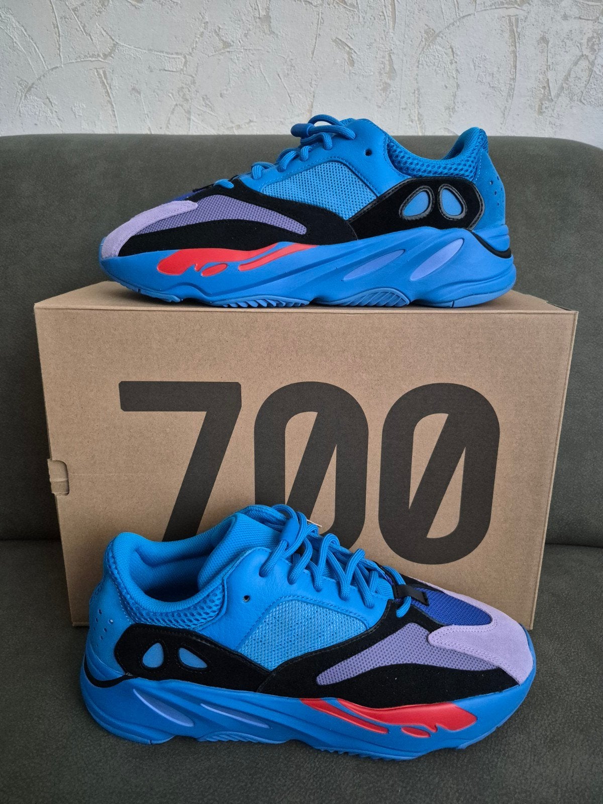 Yeezy Boost 700 / 47 1/3, Kleding | Heren, Schoenen, Blauw, Nieuw, Ophalen of Verzenden, Sneakers of Gympen