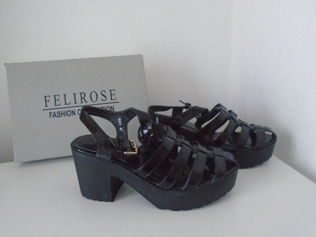 Felirose Zwarte Lak Sandaal met Blokhak maat 40 Nieuw, Verzenden, Zwart, Sandalen of Muiltjes, Felirose