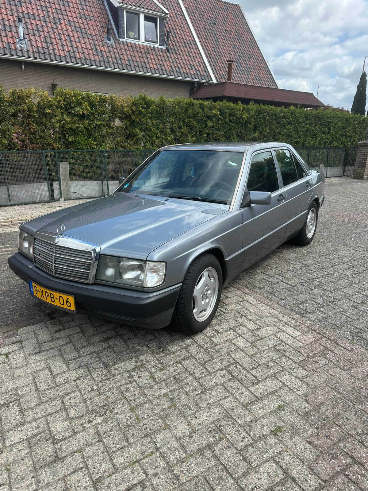 Mercedes-Benz 190-Serie 2.0E AUT 1991 Grijs, Auto's, Mercedes-Benz, Automaat, Achterwielaandrijving, Zwart, 4 cilinders