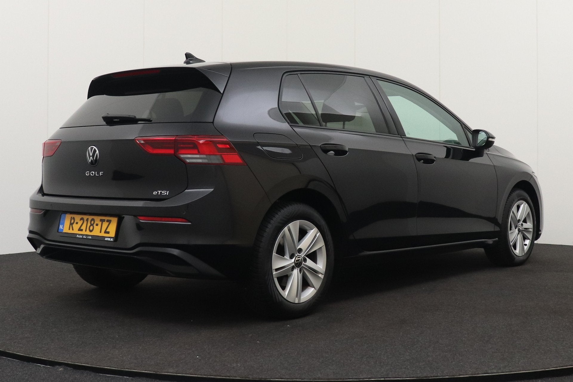 Volkswagen Golf 111 PK Aut. Business Carplay Adapt.Cruise Pa, Auto's, Stof, Gebruikt, Zwart, 1202 kg