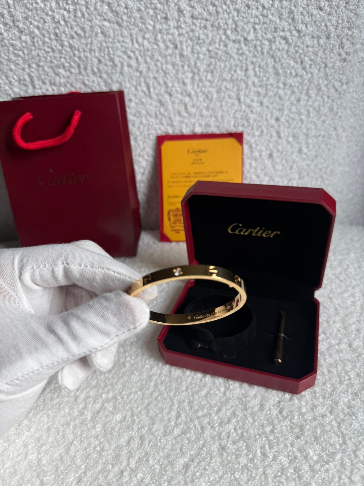Cartier LOVE ARMBAND,, MET 4 STEENTJES, Ophalen of Verzenden, Zo goed als nieuw, Goud
