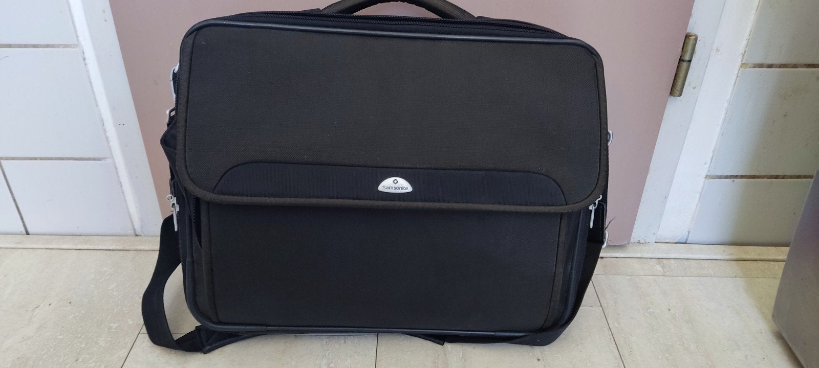 Mooie Samsonite Laptop Schoudertas Tas, Ophalen of Verzenden, 17 inch of meer, Zo goed als nieuw
