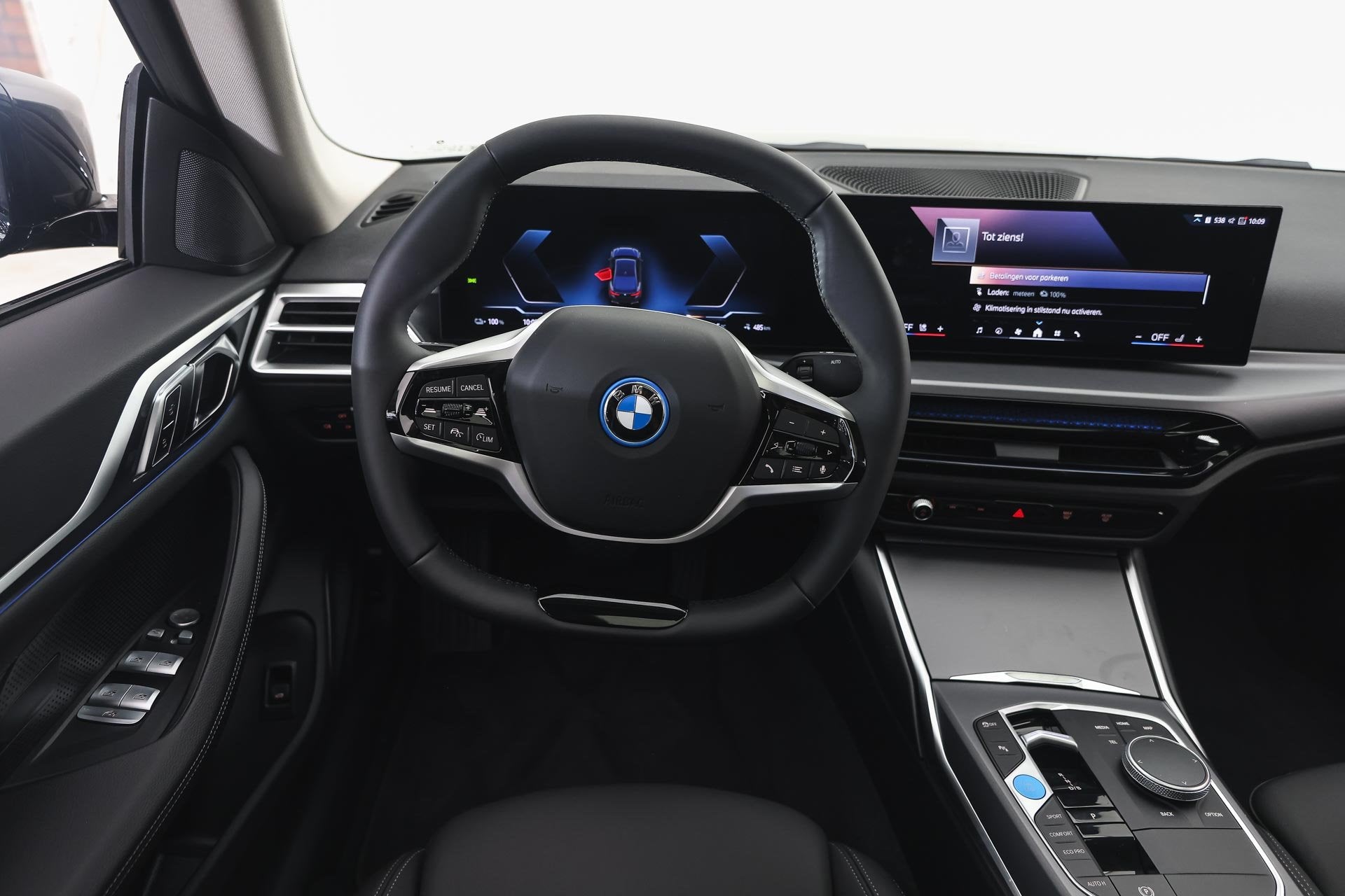 BMW i4 eDrive40 / Achteruitrijcamera / Adaptieve LED / Comfo, Auto's, Dealer onderhouden, Achterwielaandrijving, Zwart, 2020 kg