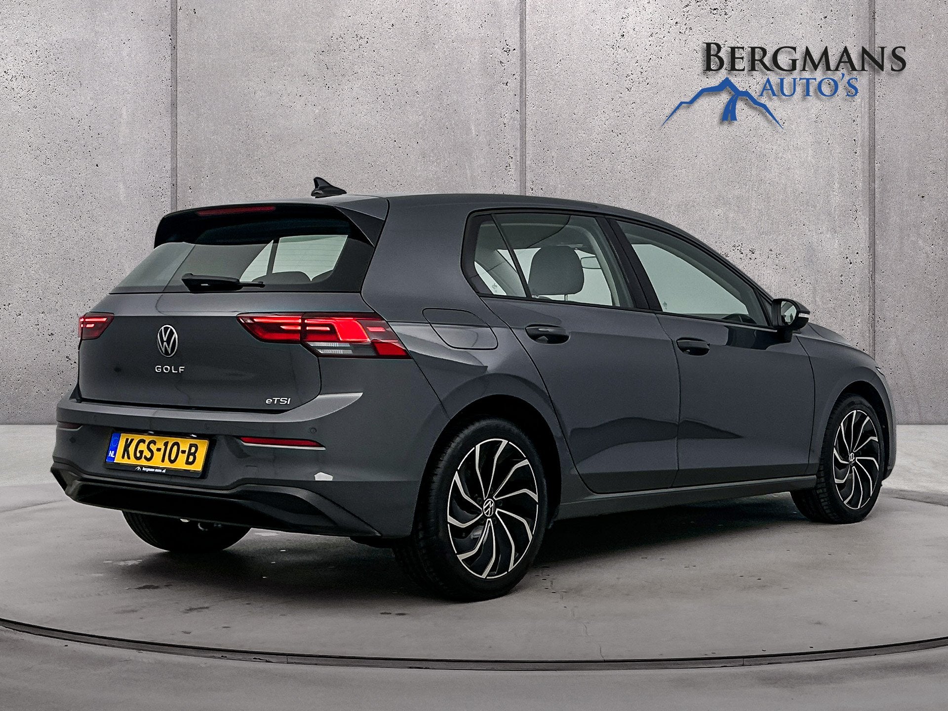 Volkswagen Golf - 1.5 eTSI Active // APPLE CARPLAY // PDC V+, Auto's, Stof, 4 cilinders, 150 pk, Automatische klimaatregeling