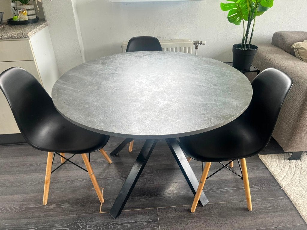 4 zwarte eetkamerstoelen met houten poten, Huis en Inrichting, Stoelen, Gebruikt, Zwart, Vier, Modern