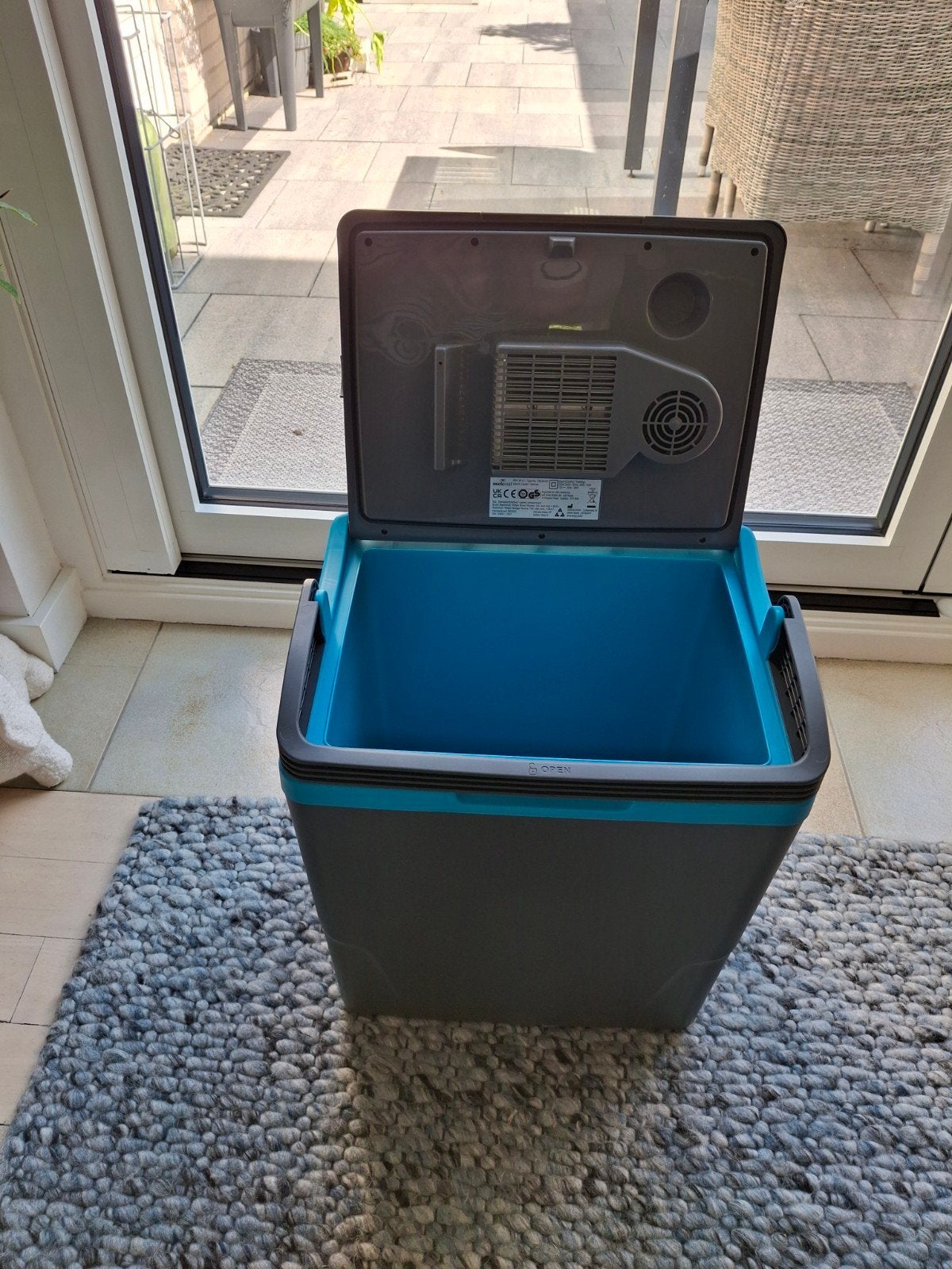 KOELBOX ROCKTRAIL  12 volt 220 volt, Ophalen, Zo goed als nieuw, Koelbox, Elektrisch