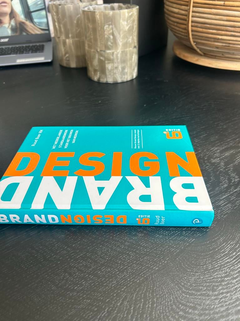Brand Design Boek - Editie 6 - Ruud Boer RM, Boeken, Ophalen of Verzenden, Zo goed als nieuw, Economie en Marketing