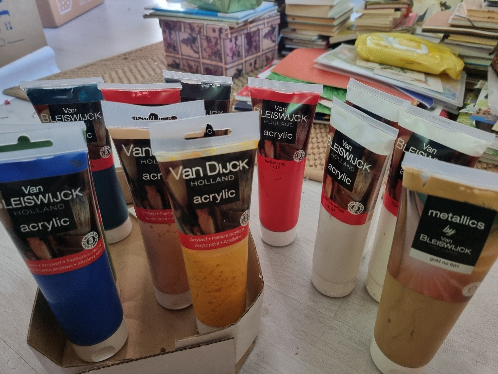 12 tubes Acrylverf, Ophalen of Verzenden