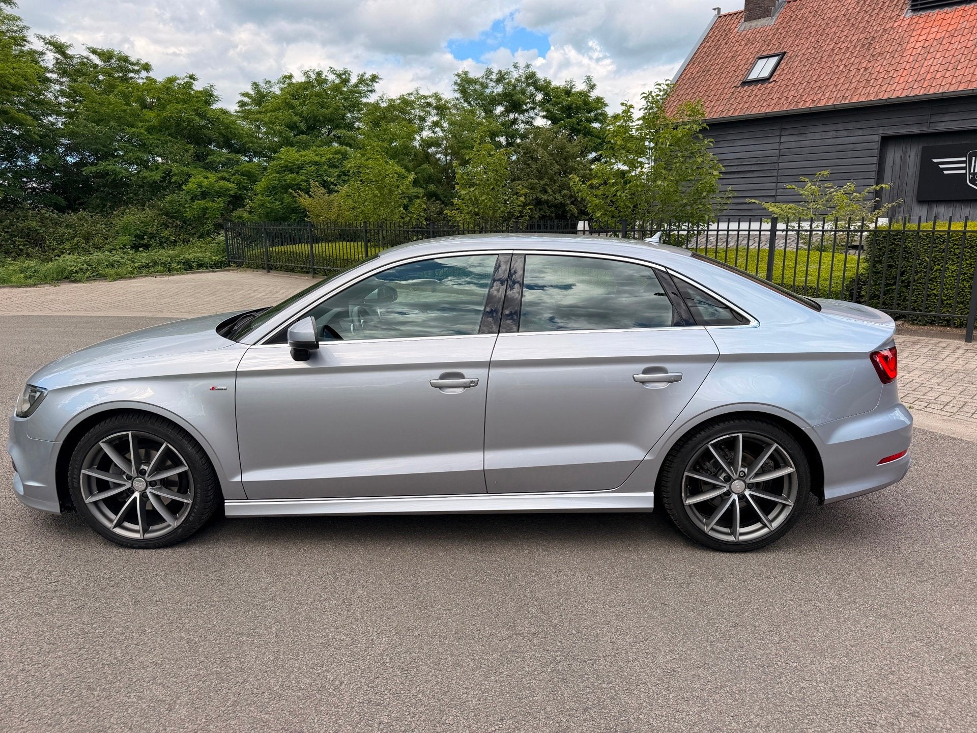 Audi A3 Limousine 1.6 TDI 2X S-LINE AIRCO/ECC NAVI LED-XENON, Auto's, Dealer onderhouden, Gebruikt, 4 cilinders, Leder en Stof
