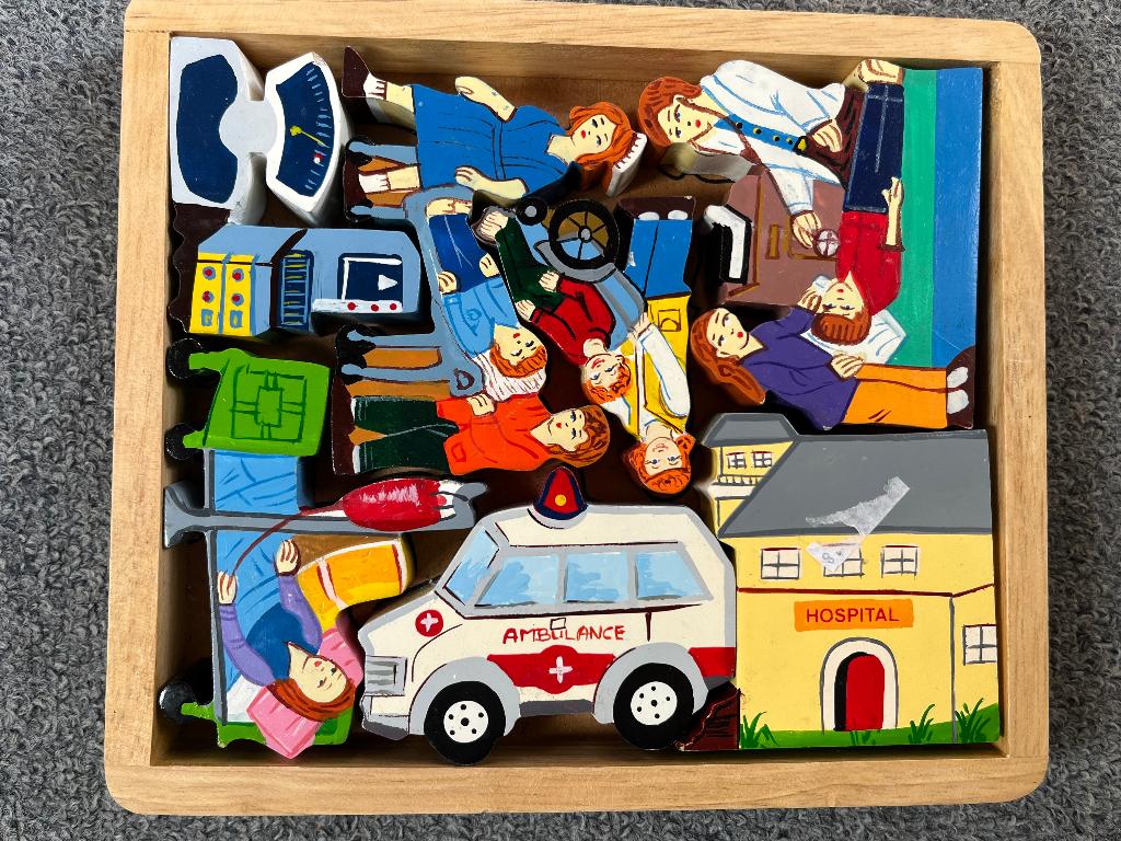 Ziekenhuis-puzzel-opzetfiguren., Ophalen of Verzenden, Zo goed als nieuw