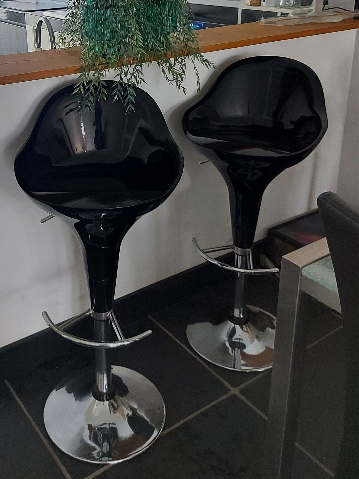 2x barkruk zwart/metaal, als nw, 60 tot 90 cm, Ophalen of Verzenden, Zo goed als nieuw, Metaal
