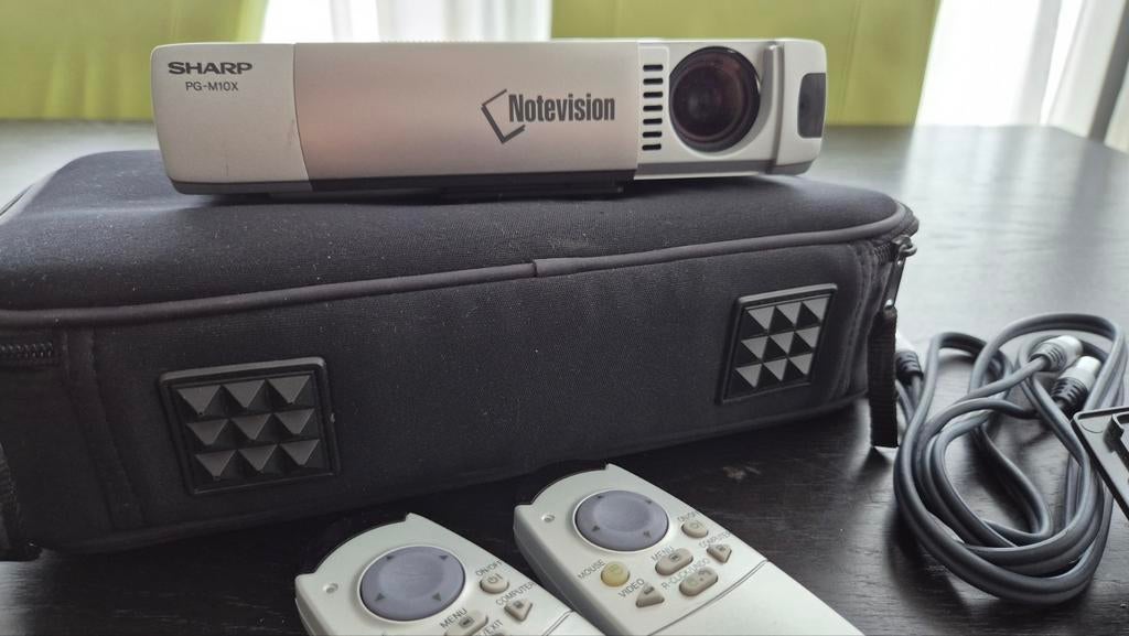 Sharp PG-M10S Beamer / Projector met afstandsbediening, Gebruikt, Ophalen of Verzenden, DLP, Overige resoluties