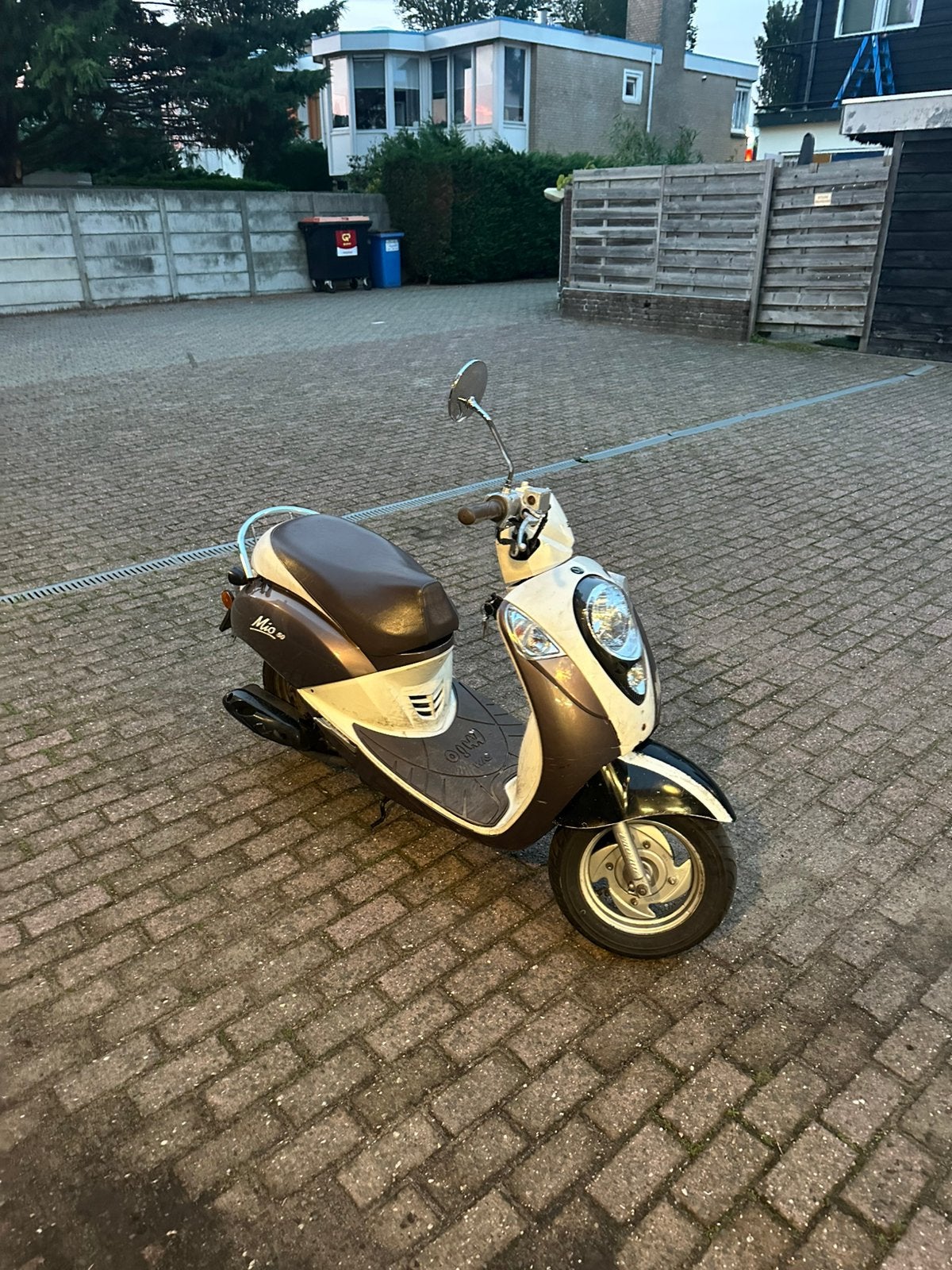 Sym mio 50 BROM, Fietsen en Brommers, Ophalen, Zo goed als nieuw, Benzine, Mio