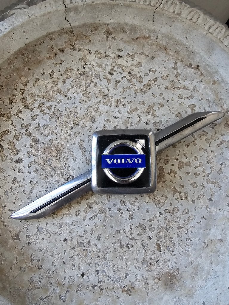 embleem Volvo S40, V40 (1996–2004). OEM-30630353, Gebruikt, Voor, Ophalen of Verzenden, Volvo