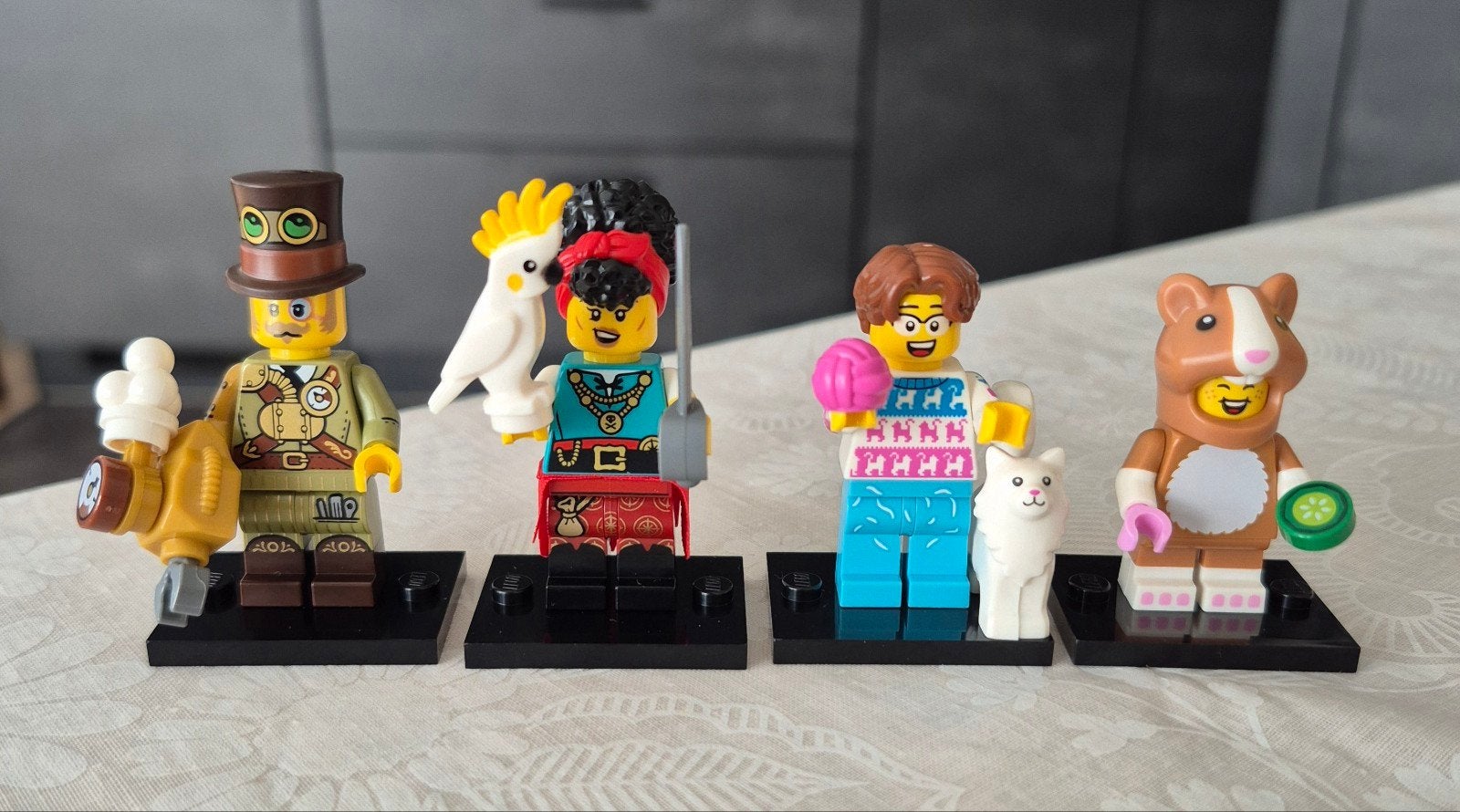 LEGO Minifigures Series 27 – 4 stuks, Lego, Ophalen of Verzenden, Zo goed als nieuw, Minifiguren serie