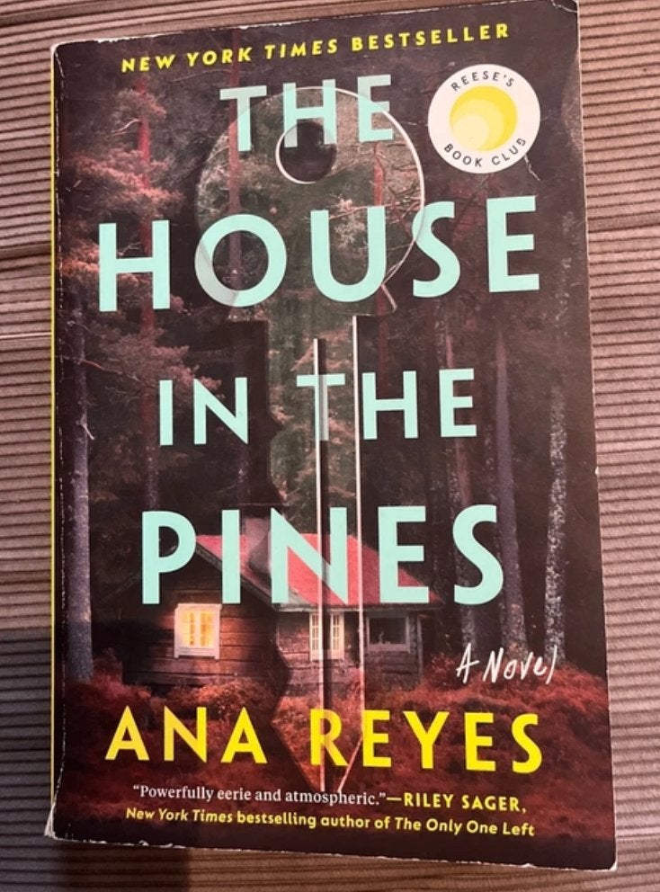 Book the house in the pines by Ana Reye, Ophalen of Verzenden, Gelezen