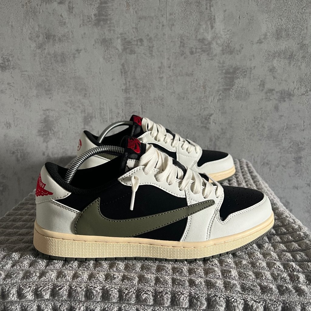 Nike Air Jordan 1 Low Travis Scott Olive Maat 42 tot 44, Zwart, Nike, Nieuw, Ophalen of Verzenden