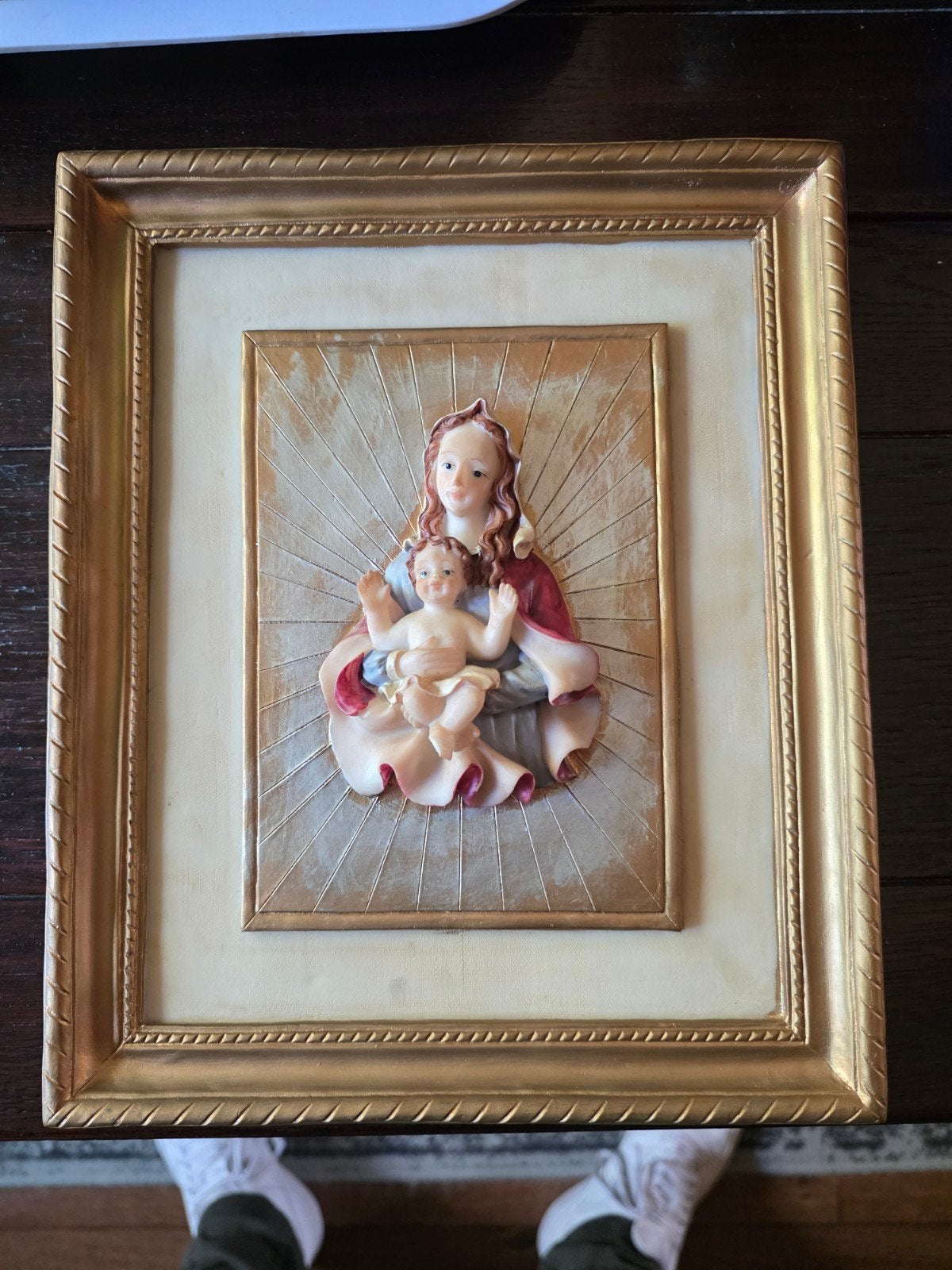 Religieus wanddecoratie: Maria met kind in lijst, Ophalen, Gips, Wanddecoratie, 20 - 50 cm