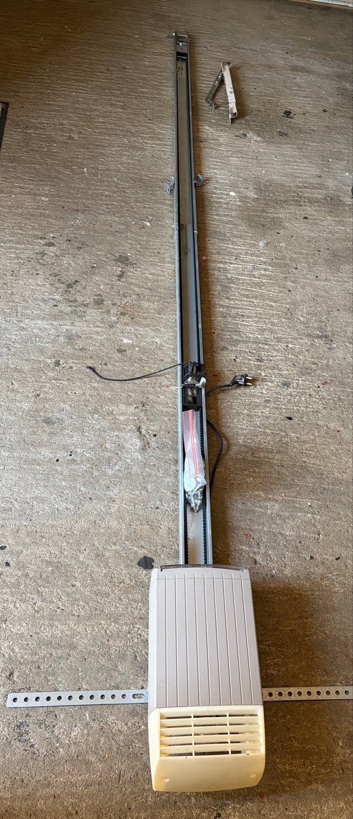 Tormatic GTA701 garagedeuropener met rails en 2 zenders, Ophalen, Gebruikt, Garagedeur
