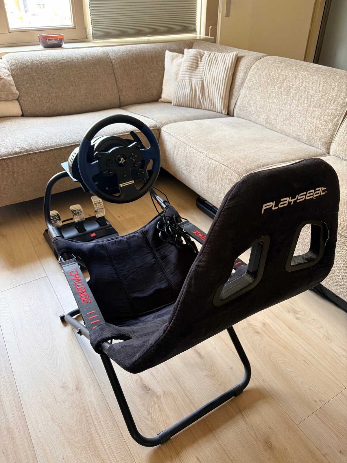 Thrustmaster T150 stuur met pedalen en Playseat, Ophalen, Zo goed als nieuw, Stuur of Pedalen, PlayStation 4