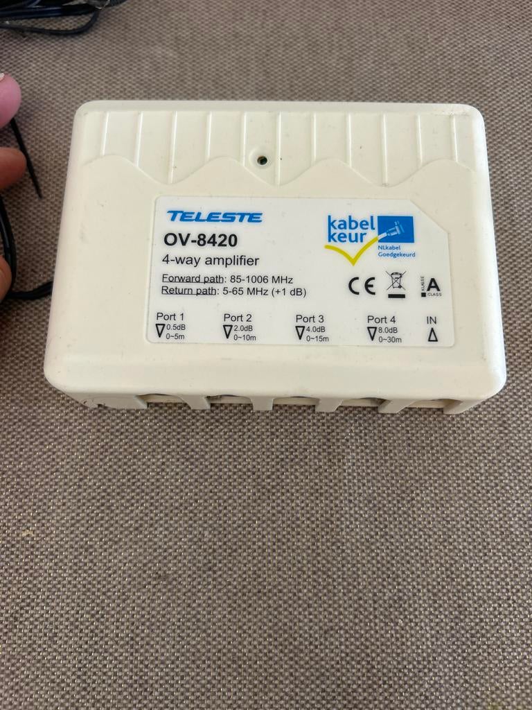 Teleste OV-8420 4-weg antenneversterker kabelkeur, Audio, Tv en Foto, Audiokabels en Televisiekabels, Overige kabels, Ophalen of Verzenden