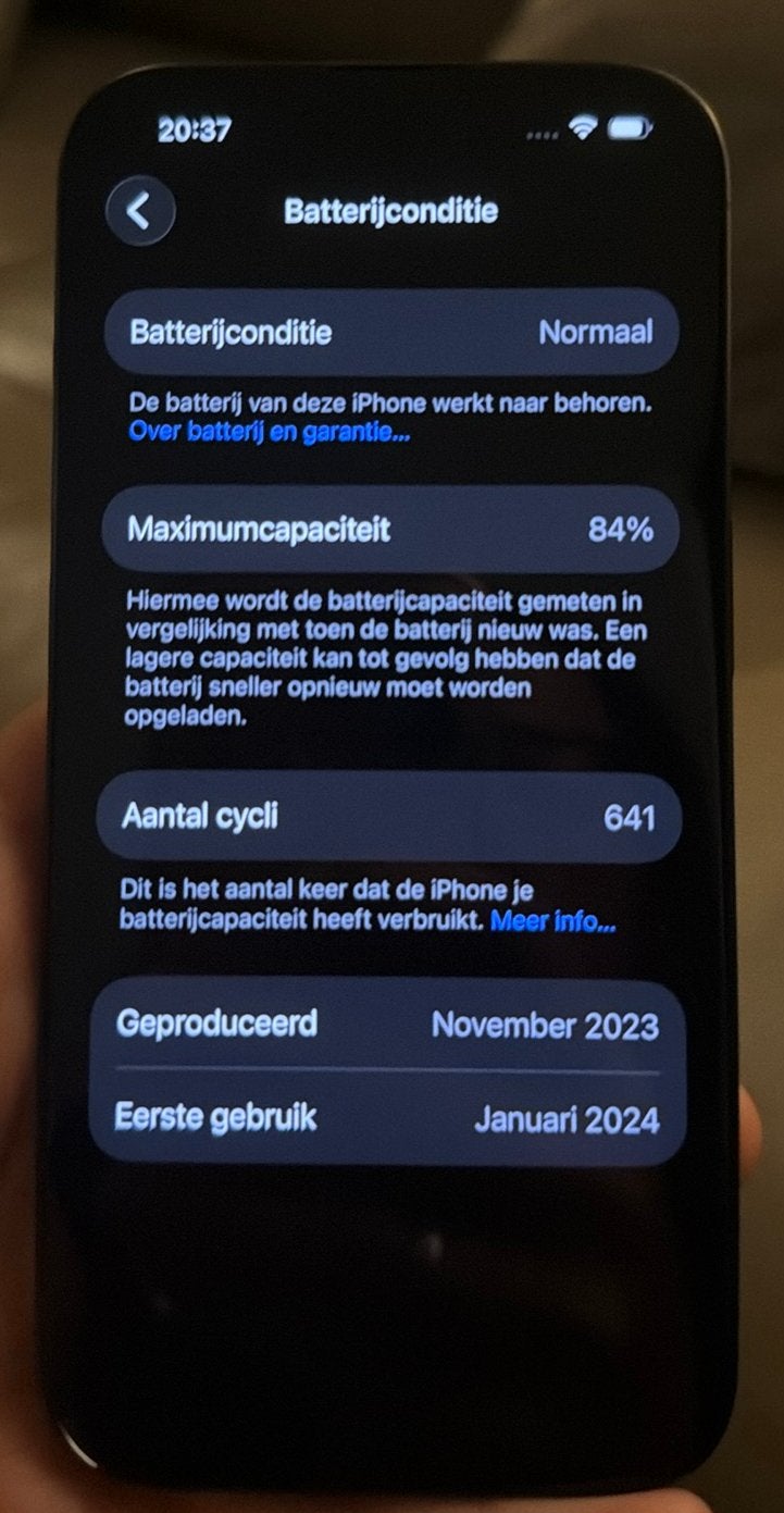 Foto 5 van Zeer nette iPhone 15 Pro! Krasvrij! 128gb