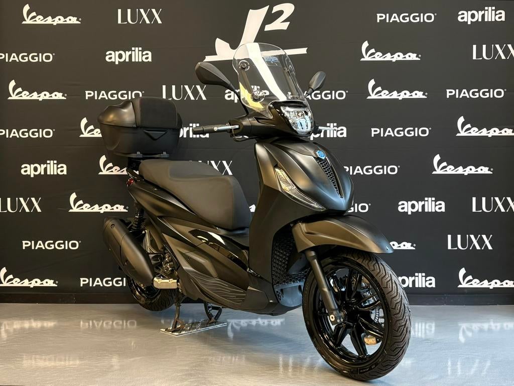 Piaggio Beverly 300 | Mat Zwart | 2024 | 3000 km | 1 eig, Motoren, Motoren | Piaggio, Scooter, 300 cc, Bedrijf, .