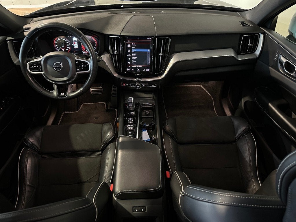 Volvo XC60 2.0 T8 TE AWD R-D. l NAP l STOELVERW l PANO l TRE, Auto's, Automaat, Gebruikt, 4 cilinders, Bedrijf