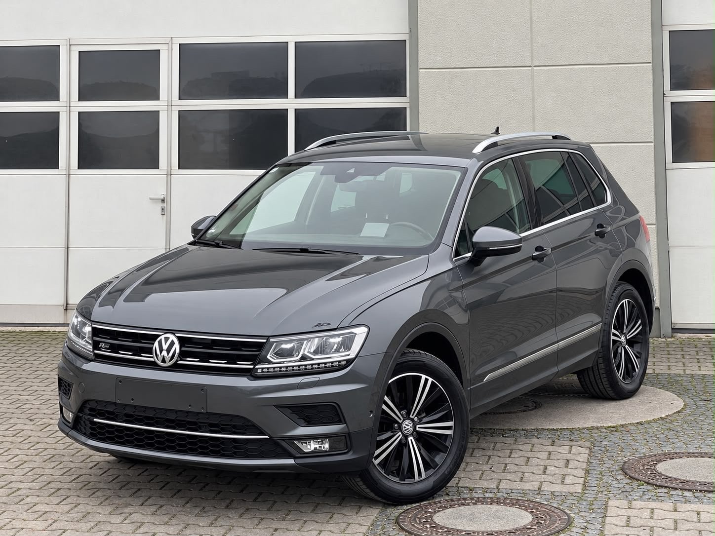 Volkswagen Tiguan 1.4 TSI 150pk 4Motion DSG 2017 Grijs, Automaat, 4 cilinders, 2000 kg, Alcantara