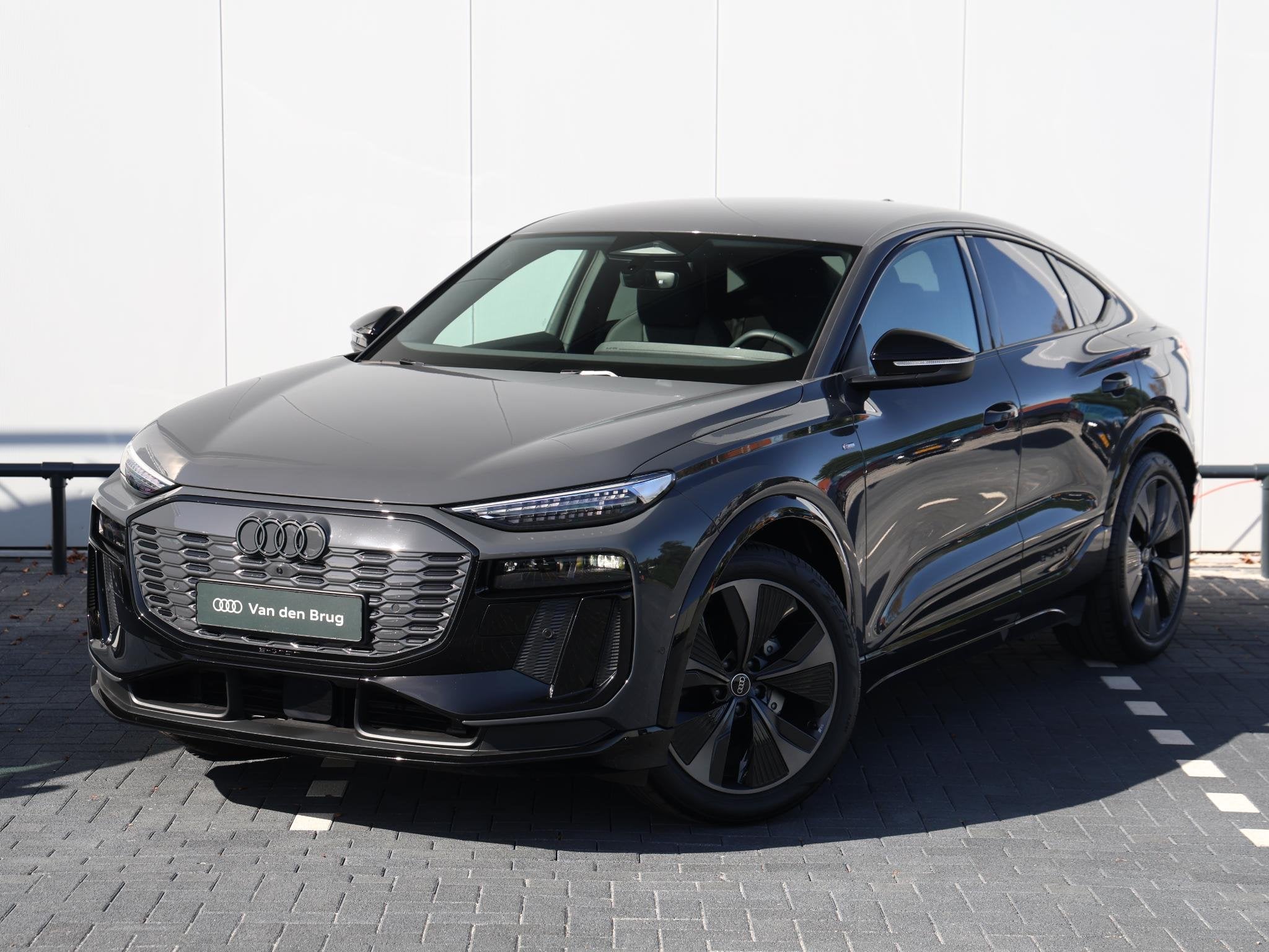 Foto 10 van Audi Q6 Sportback e-tron S edition performance 100 kWh | Ele