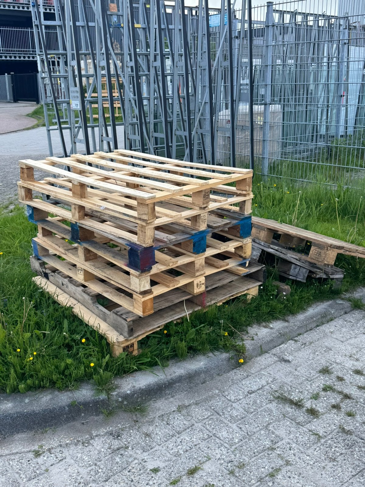 Gratis pallets af te halen, Ophalen of Verzenden, Zo goed als nieuw, 50 mm of meer, Pallet