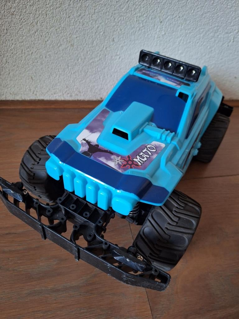 Revell control X-treme Mato
Met drie accu's, Ophalen of Verzenden, Overige schalen, Nitro, Auto onroad