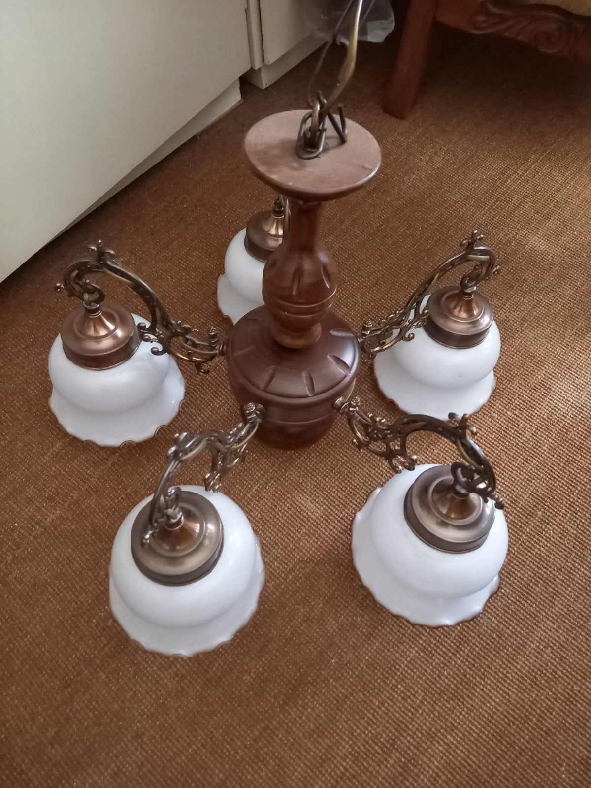 Vintage Kroonluchter met 5 Armen en Melkglazen Kappen, Gebruikt, E14 (klein), Ophalen of Verzenden, Klassiek, Vintage