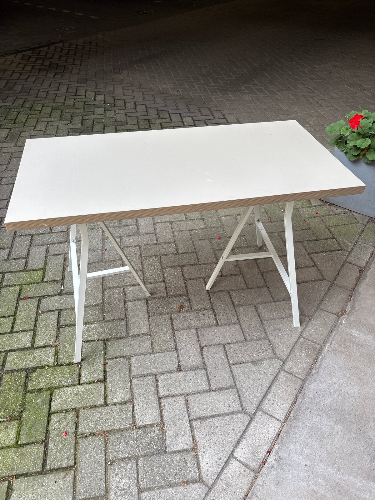 Wit bureau IKEA (Lerberg), Ophalen, Gebruikt, 100 tot 150 cm, 50 tot 100 cm