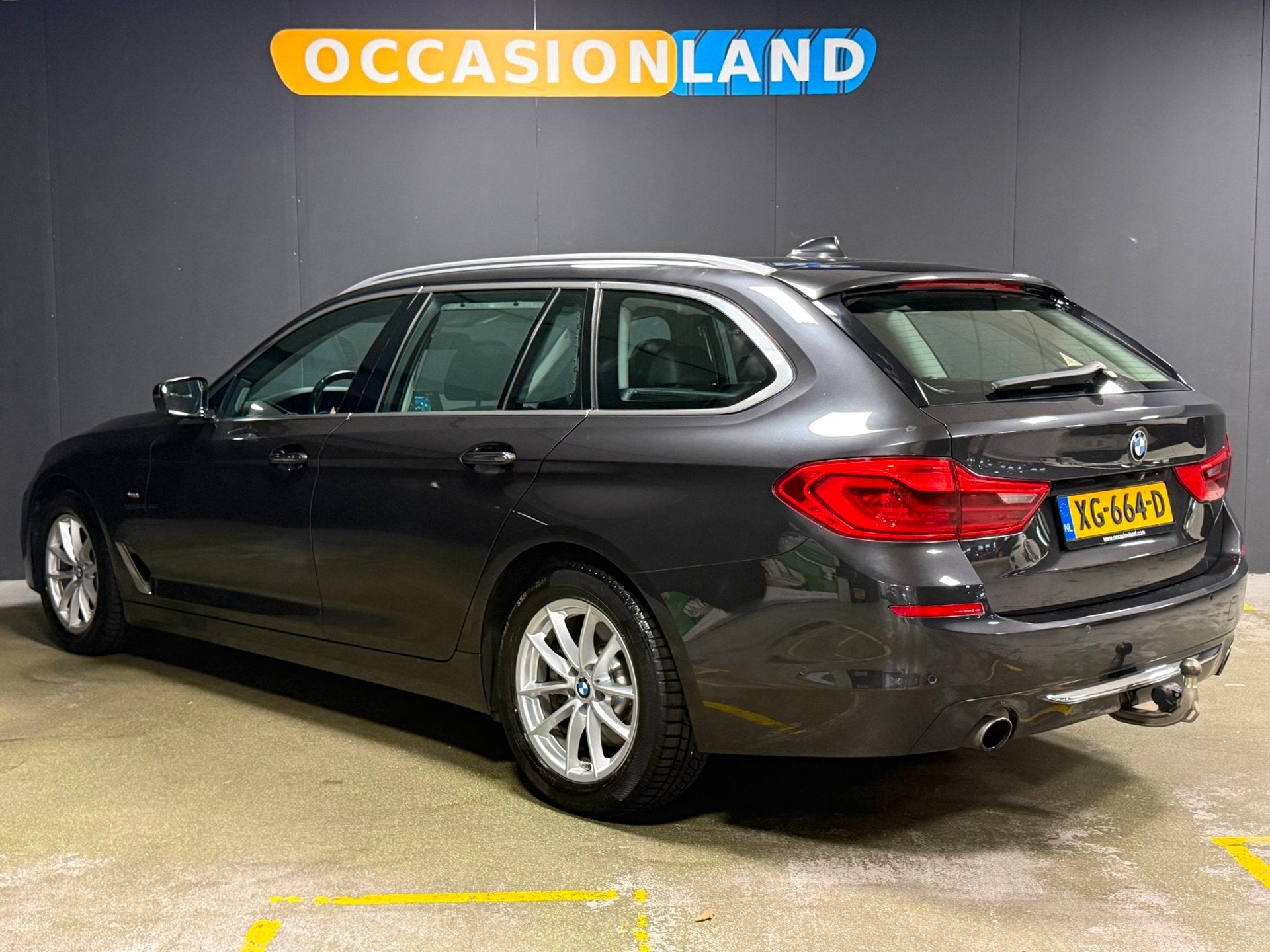 BMW 5-serie Touring 520i Corporate Lease High Executive|PANO, Auto's, Automaat, Achterwielaandrijving, Gebruikt, 4 cilinders